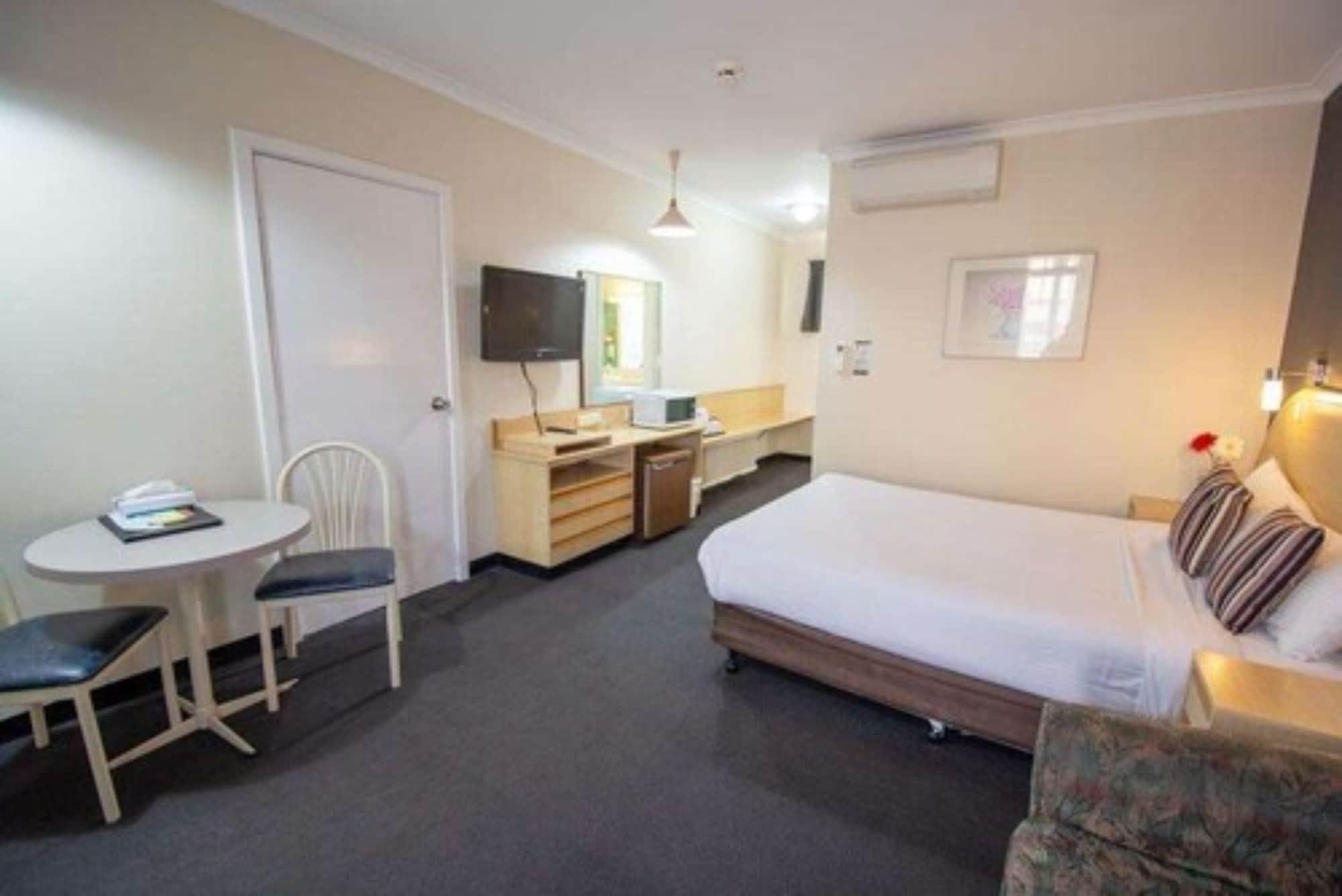 The Midcity Motor 3* Orange